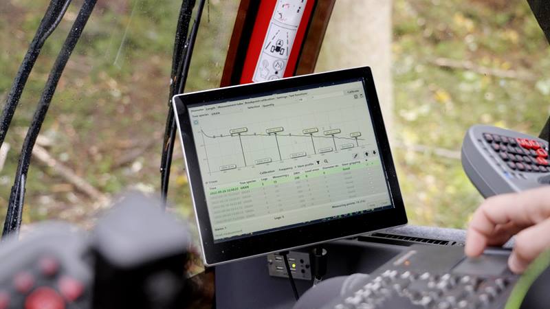 komatsu-forest-calibration-logging-on.jpg