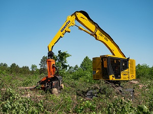 komatsu-tracked-harvester-xt-5-logging-on.jpg