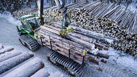 john-deere-forwarder-logging-on.jpg