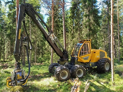 sampo_hr56-wheeled-harvester-logging-on.jpg