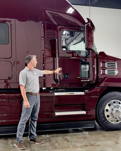mac-live-virtual-truck-tour-logging-on.jpg