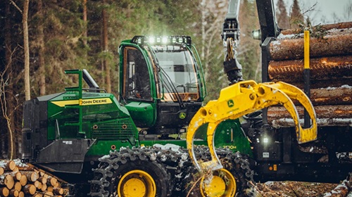 john-deere-2510h-forwarder-logging-on.jpg